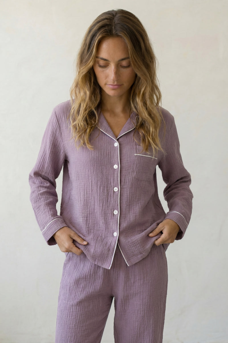 Pyjama coton mauve femme, chemise manches longues et pantalon assorti, vue de face
