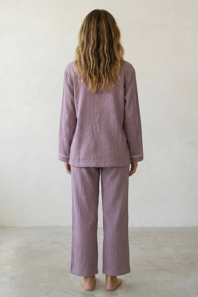 Pyjama coton mauve femme, chemise manches longues et pantalon assorti, vue de face, vue 2