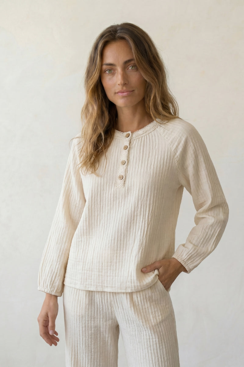 Pyjama coton naturel femme écru, haut col rond texturé et pantalon assorti, vue de face