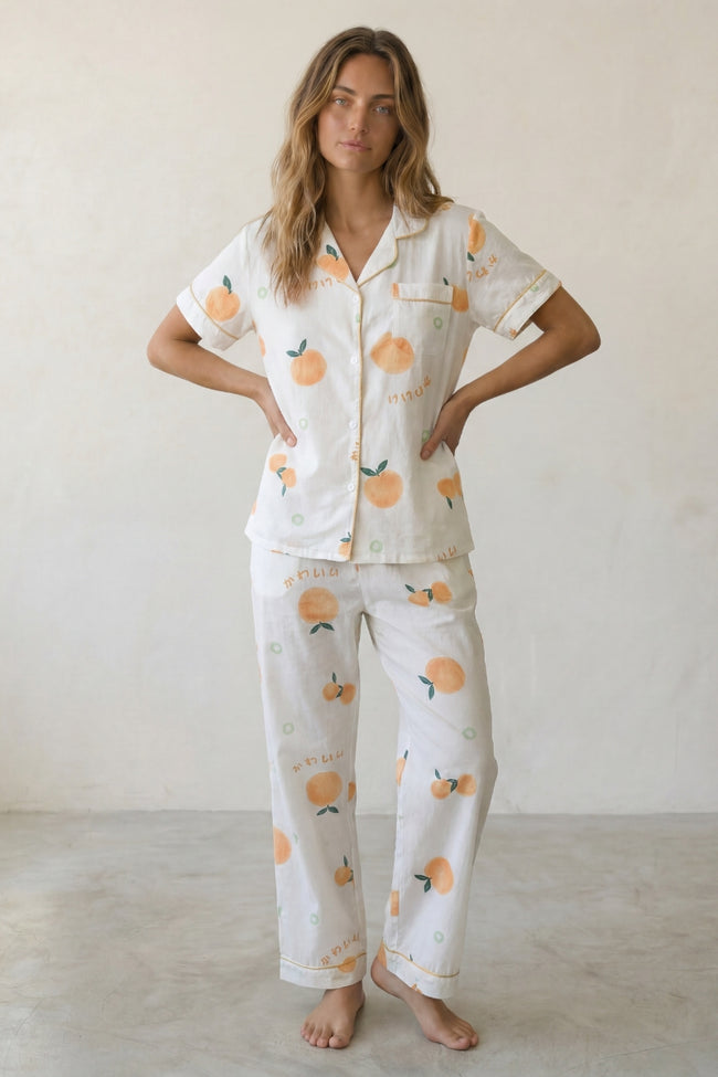 Pyjama coton orange femme, chemise manches courtes à motif oranges et pantalon assorti, vue de face, vue 2