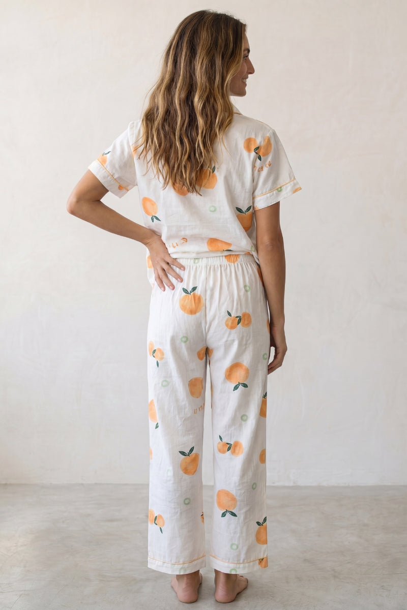 Pyjama coton orange femme, chemise manches courtes à motif oranges et pantalon assorti, vue de face, vue 3
