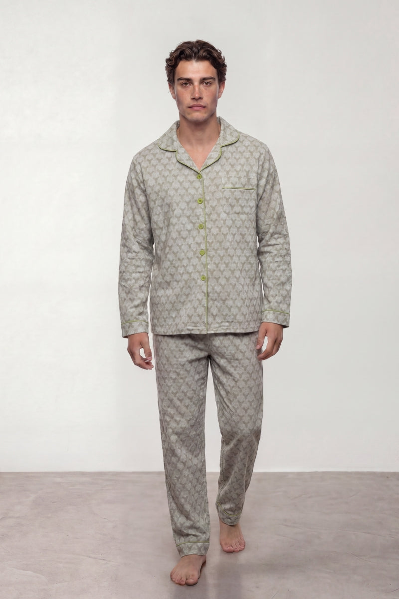 Pyjama coton pois vert homme écru, chemise manches longues à petit motif et pantalon assorti, vue de face