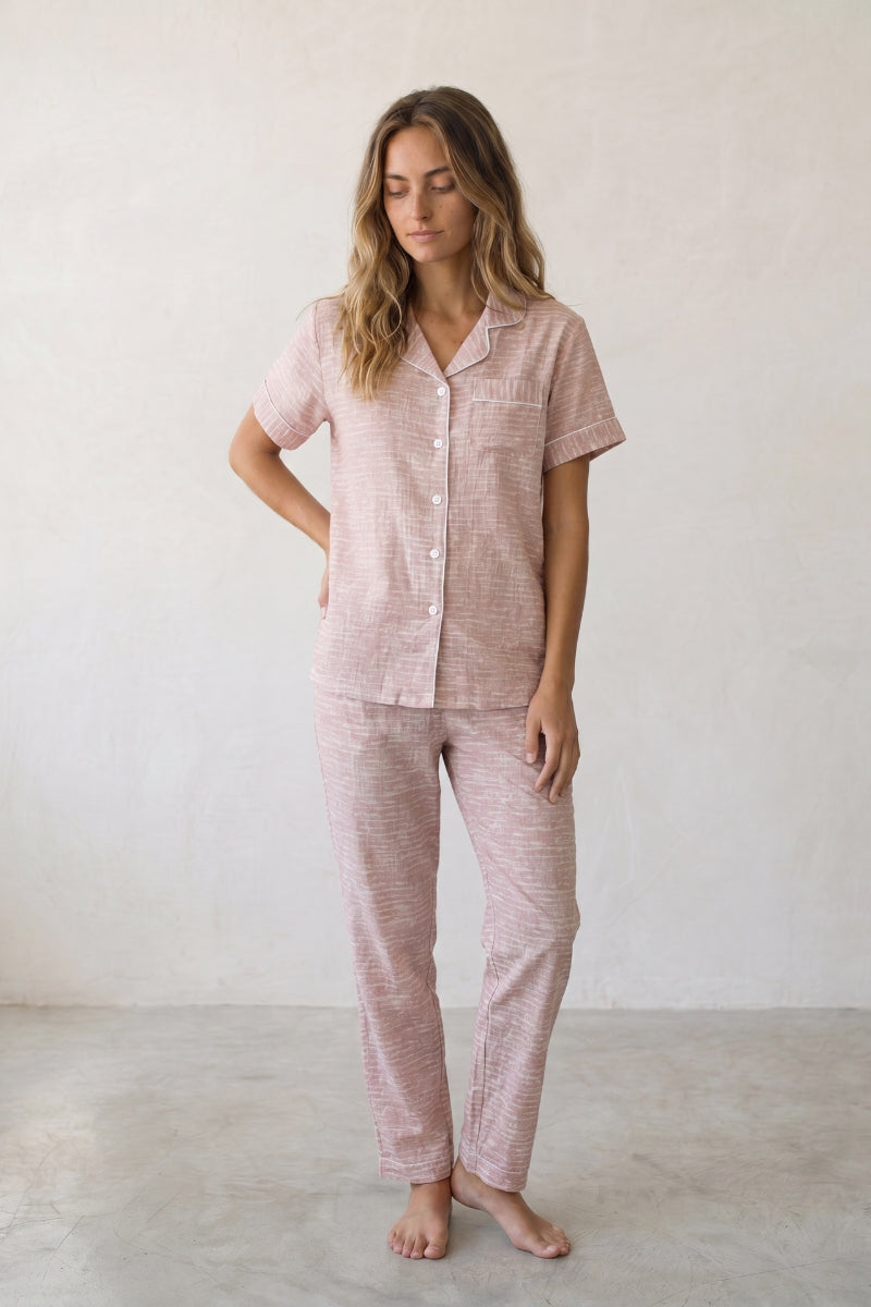 Pyjama coton rose femme, chemise manches courtes et pantalon assorti, vue de face