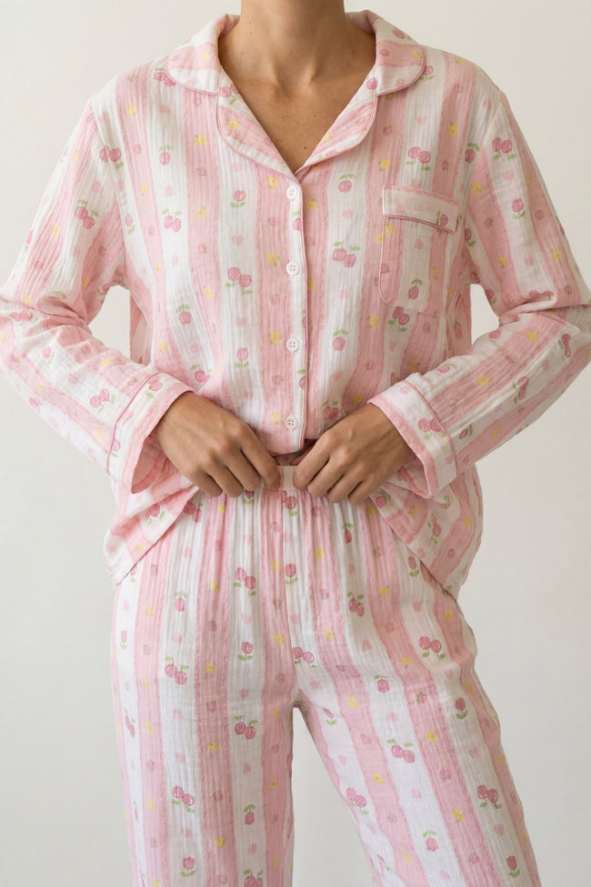Pyjama coton rose fleuri femme, chemise manches longues à motif fleuri et pantalon assorti, vue de face, vue 2