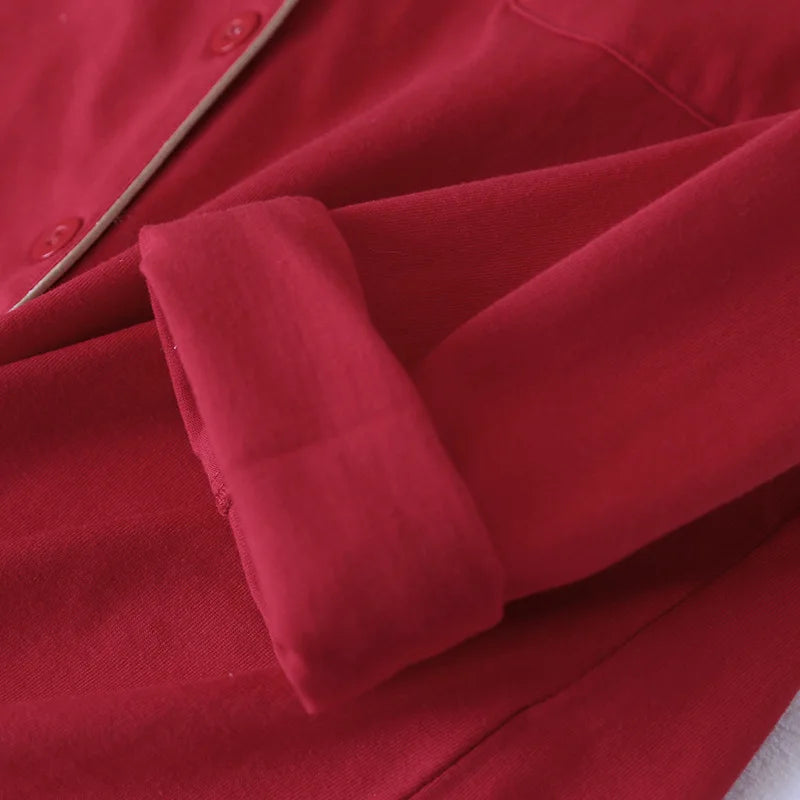 Pyjama coton rouge homme, chemise manches longues à liseré et pantalon assorti, vue de face, vue 2