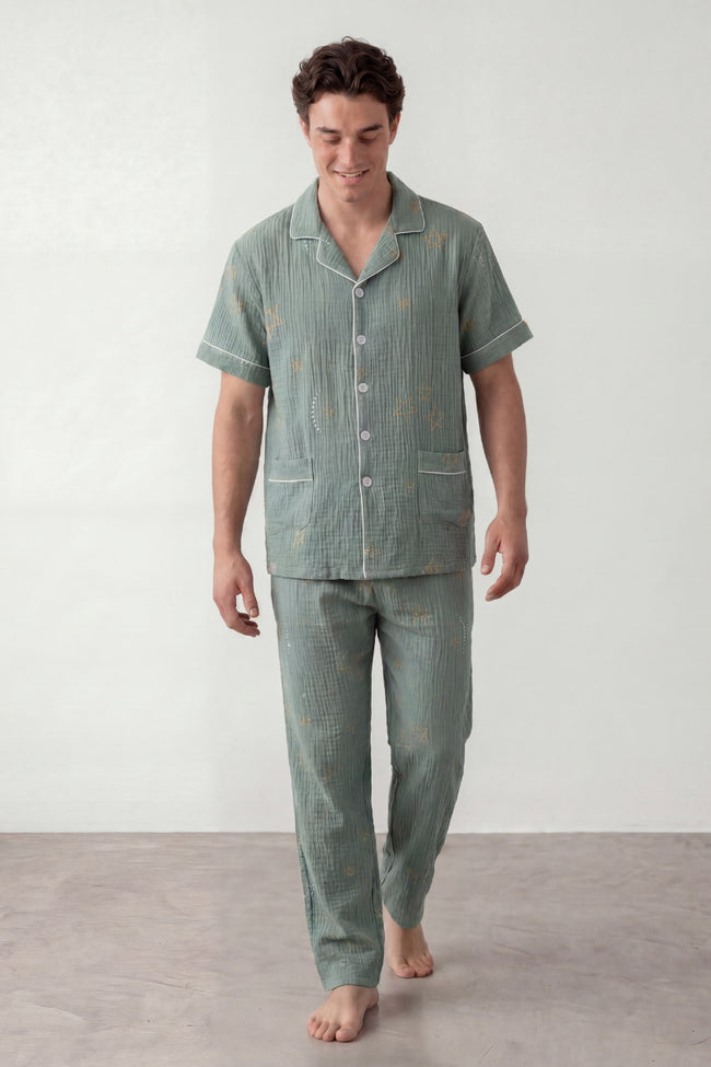 Pyjama coton sauge homme, chemise manches courtes vert sauge et pantalon assorti, vue de face