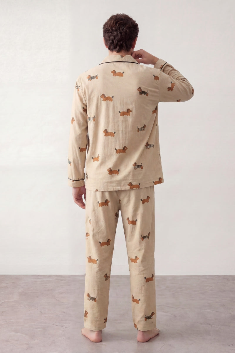 Pyjama coton teckel homme beige, chemise manches longues à motif teckels et pantalon assorti, vue de face, vue 3