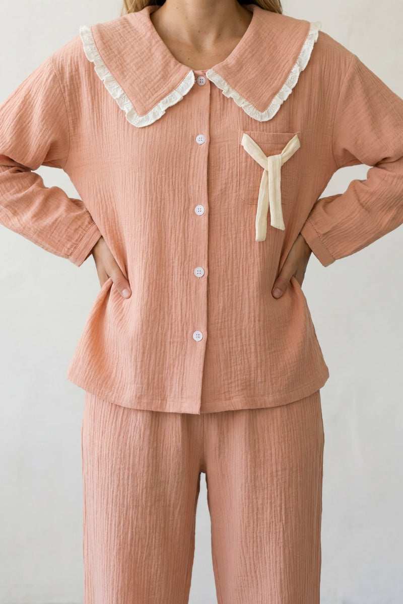 Pyjama coton terracotta femme, haut col claudine à nœud et pantalon assorti, vue de face, vue 2