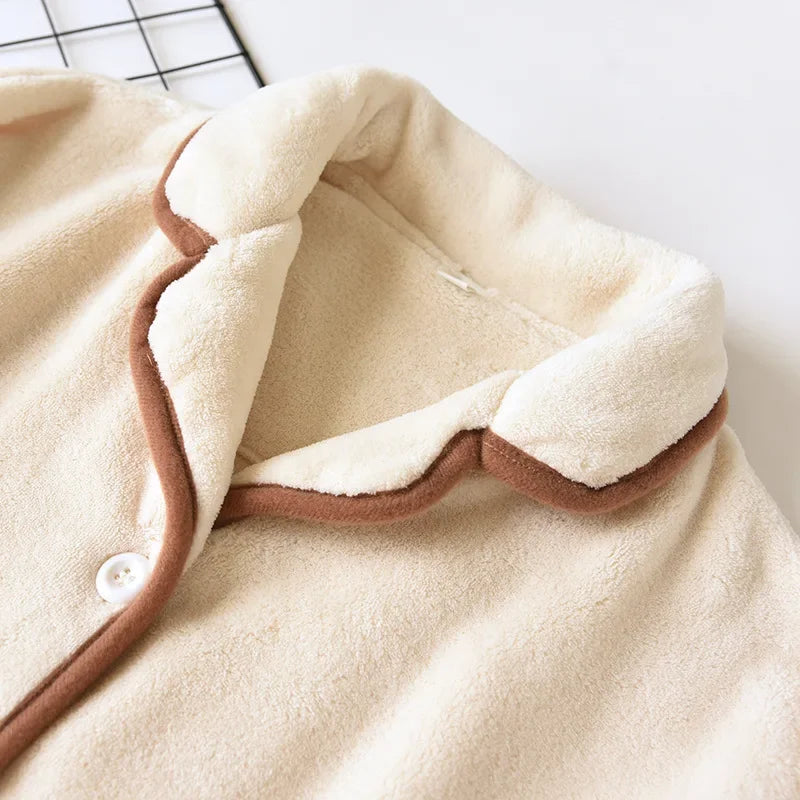Pyjama couple hiver, ensemble assorti homme et femme (blanc cassé et marron) doux et chaud pour cocooner à deux en hiver