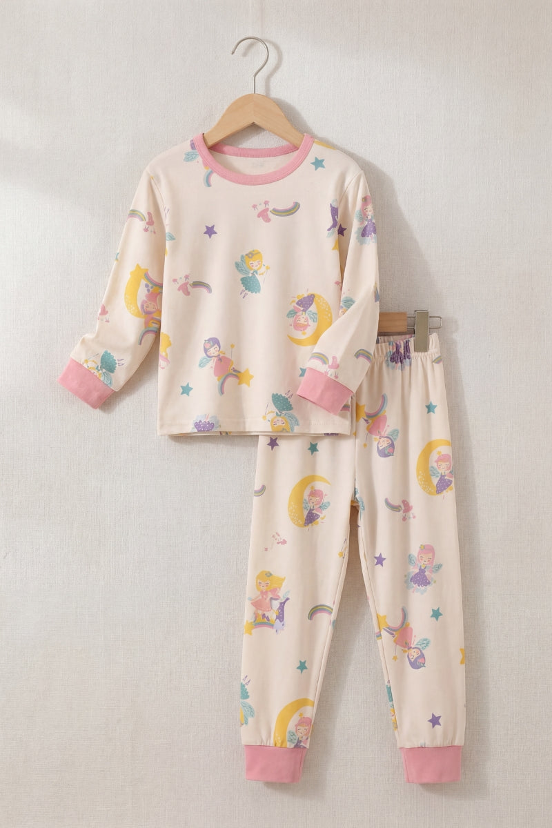 Pyjama fée fille, ensemble haut et pantalon présenté sur cintre