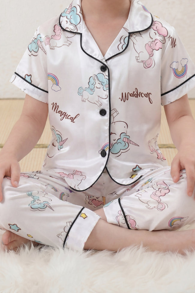 Pyjama kawaii fille, détail de l'imprimé kawaii sur la chemise