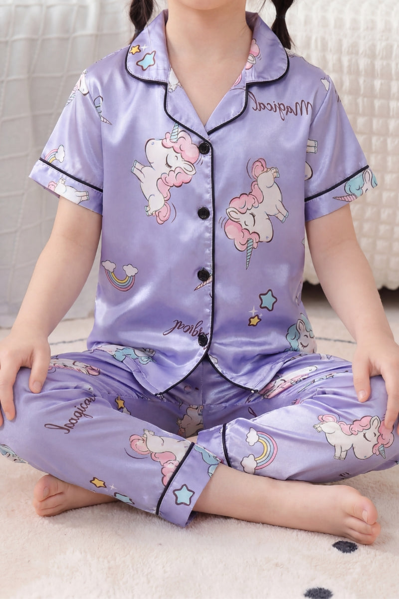 Pyjama kawaii fille mauve lilas, ensemble chemise et bas, vue de face