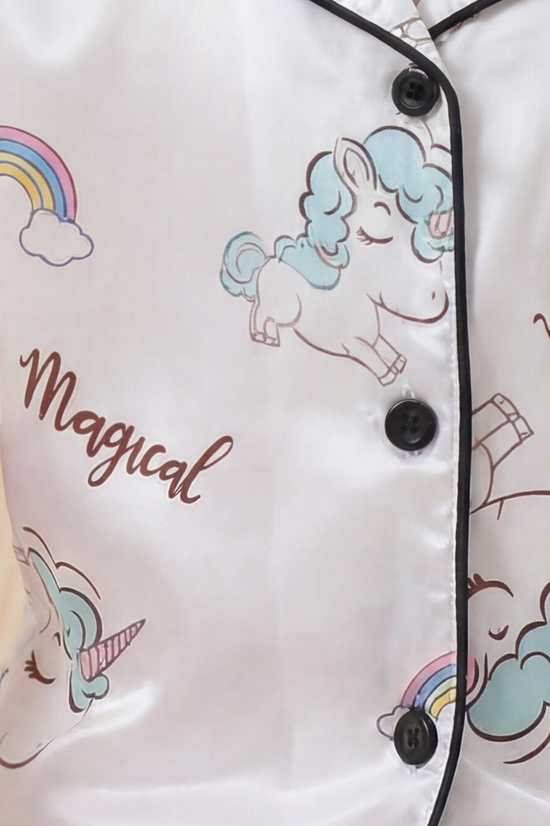 Pyjama kawaii fille, ensemble présenté sur cintre