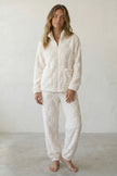 Pyjama pilou pilou chaud femme écru, veste zippée gaufrée en damier col chemise et pantalon assorti, vue de face