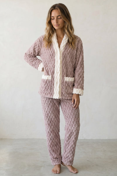 Pyjama pilou pilou femme col V, veste boutonnée gaufrée liseré crème et pantalon assorti, vue de face
