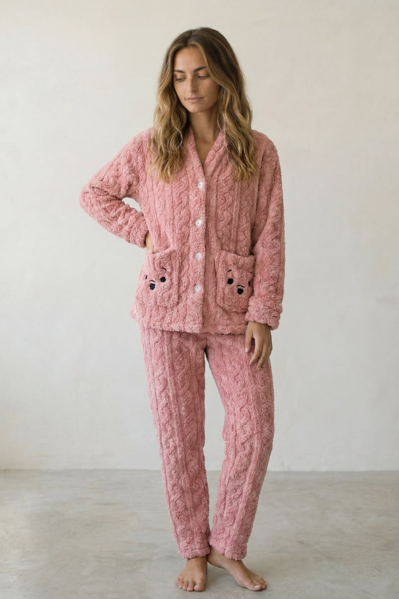 Pyjama pilou pilou doudou femme rose, veste gaufrée boutonnée à ourson brodé et pantalon assorti, vue de face