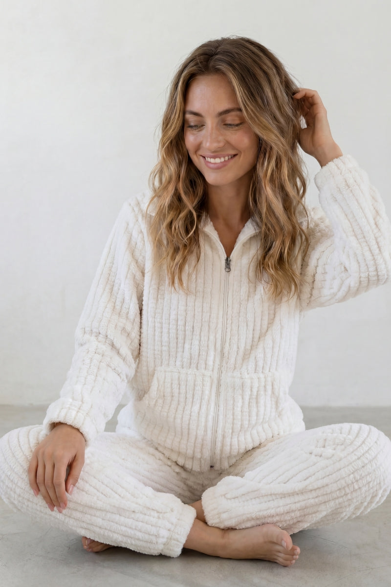 Pyjama pilou pilou écru femme, veste zippée côtelée col chemise et pantalon assorti, vue de face