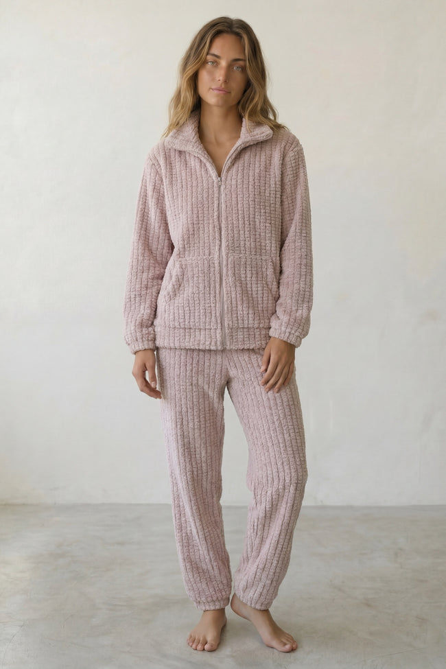 Pyjama pilou pilou mauve femme, veste zippée côtelée col chemise et pantalon assorti, vue de face
