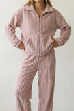Pyjama pilou pilou mauve femme, ensemble veste et pantalon, vue de face détaillée