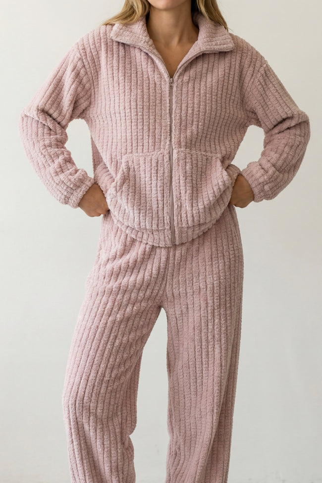 Pyjama pilou pilou mauve femme, ensemble veste et pantalon, vue de face détaillée