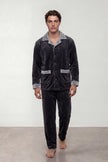 Pyjama polaire bicolore homme gris anthracite, veste boutonnée col chemise liseré clair et pantalon assorti, vue de face