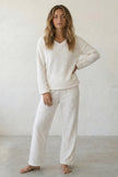 Pyjama polaire blanc cassé femme, haut col V texturé et pantalon assorti, vue de face