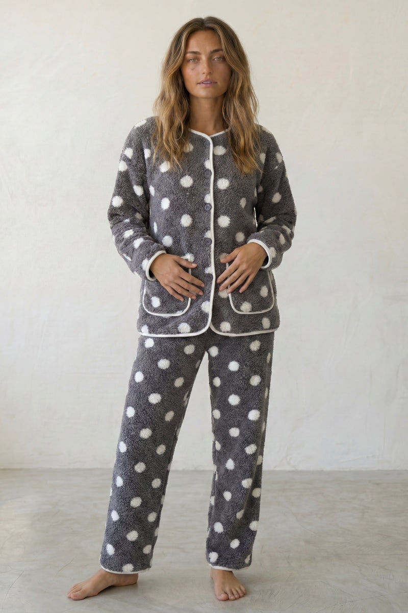 Pyjama polaire gris à pois blancs femme, veste zippée col chemise liseré blanc et pantalon assorti, vue de face