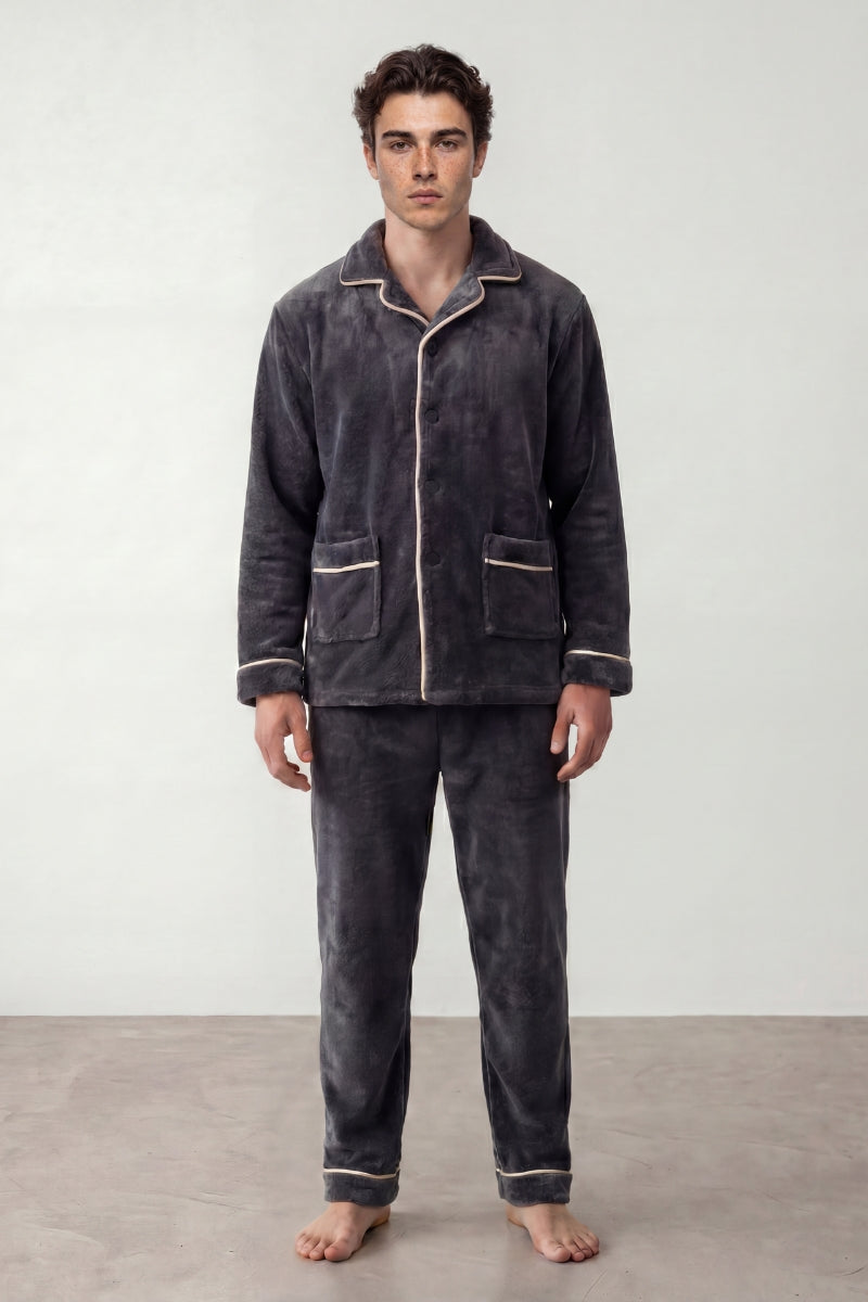 Pyjama polaire gris homme, veste boutonnée col chemise liseré et pantalon assorti, vue de face