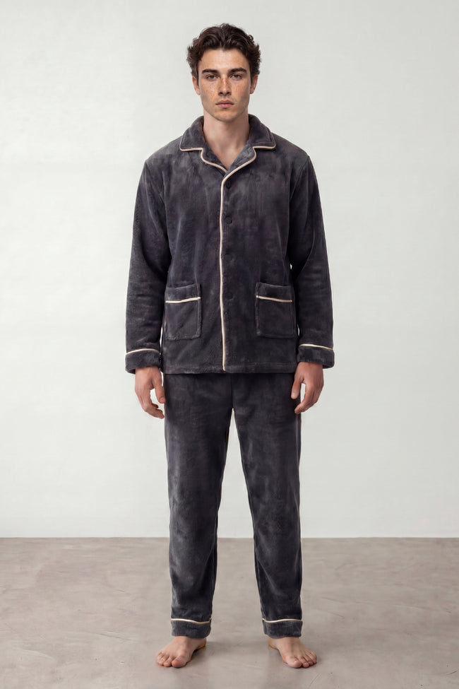 Pyjama polaire gris homme, veste boutonnée col chemise liseré et pantalon assorti, vue de face