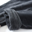 Pyjama polaire gris homme, détail de la matière et de la doublure