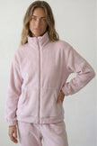 Pyjama polaire zippé femme rose, veste à col montant et pantalon assorti, vue de face