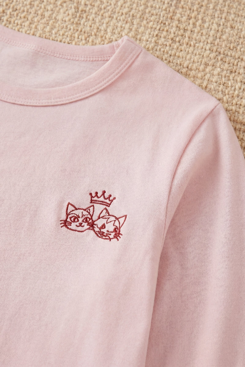Pyjama rose fille, détail du petit motif brodé sur le haut