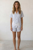 Pyjama short bleu ciel femme à motif délicat, haut boutonné manches courtes et short assorti, vue de face
