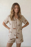Pyjama short à motif chien femme beige, haut boutonné manches courtes col chemise liseré et short assorti, vue de face
