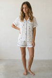 Pyjama short à motif cœurs femme blanc, haut boutonné manches courtes liseré et short assorti, vue de face