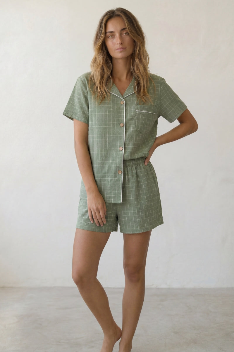 Pyjama short sauge femme uni, haut boutonné manches courtes col chemise liseré et short assorti, vue de face