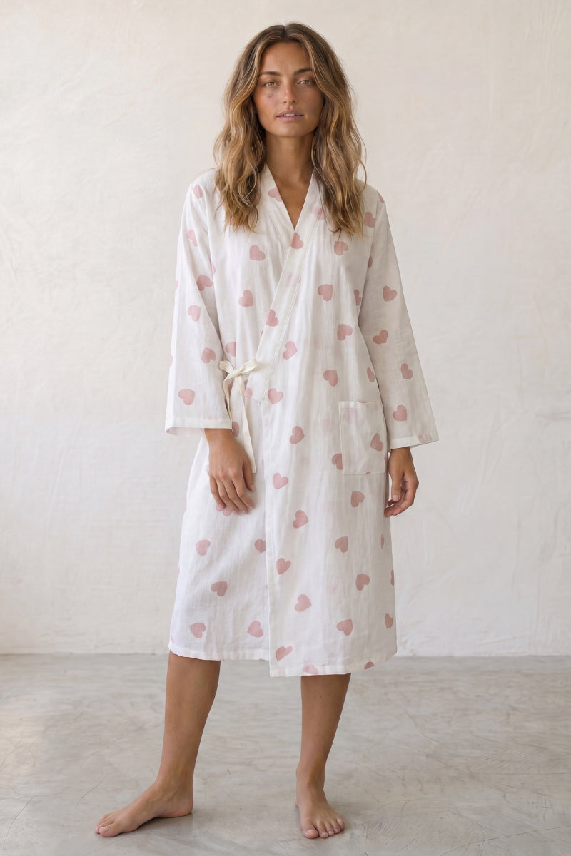 Robe de chambre femme blanche à petit motif, col chemise et ceinture à nouer, vue de face