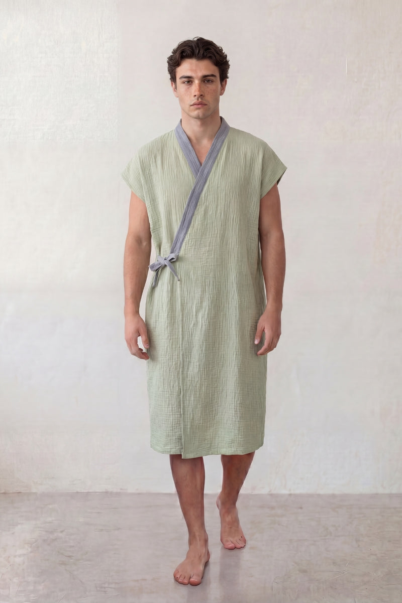 Robe de chambre légère homme vert sauge, manches courtes et col chemise, vue de face