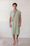 Robe de chambre légère homme vert sauge, manches courtes et col chemise, vue de face