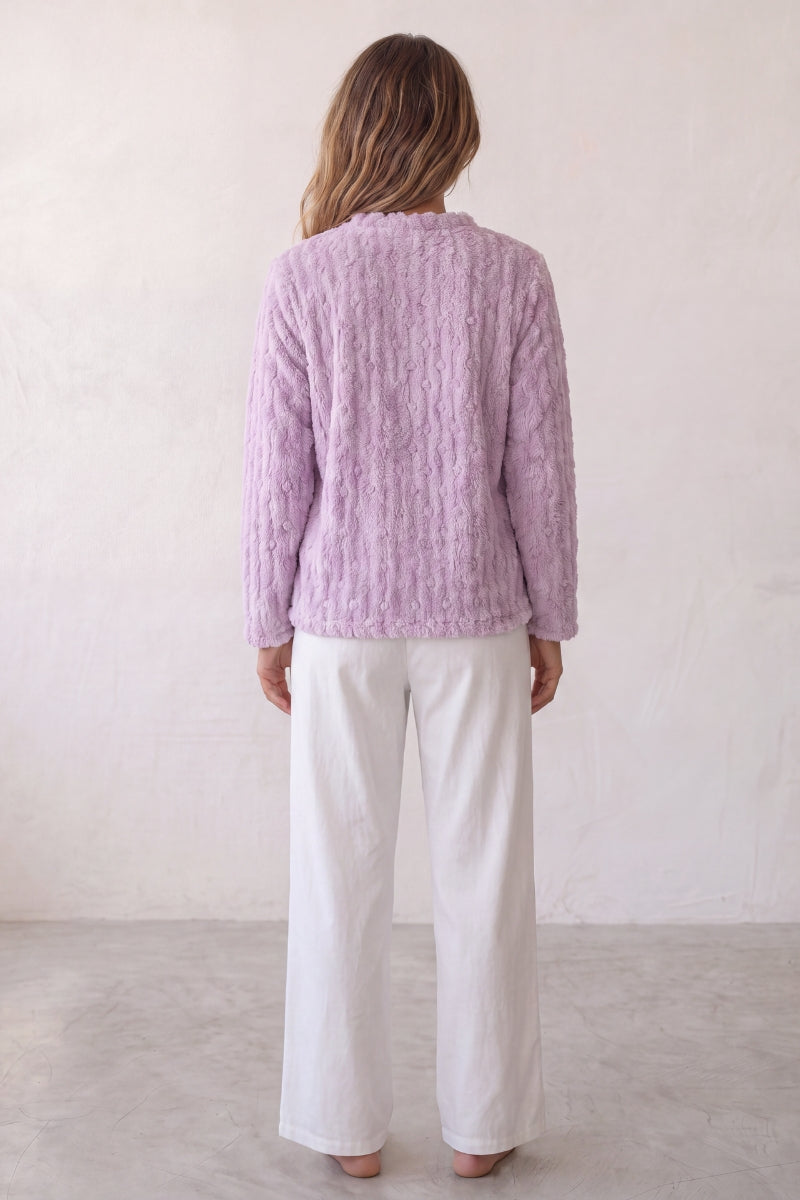 Veste polaire pyjama femme mauve en polaire gaufrée mauve, veste boutonnée douce et chaude à porter sur le pyjama