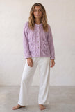 Veste polaire pyjama femme mauve en polaire gaufrée mauve, veste boutonnée douce et chaude à porter sur le pyjama
